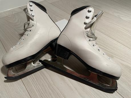 Dievčenské korčule, 31