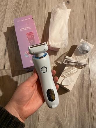 Nový elektrický dámsky holiaci strojček, 