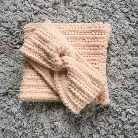 Hackovany set nakrčnik a čelenka, s