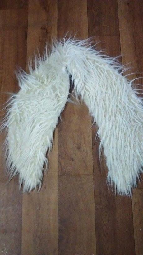 Damsky cierny flaušovy kabat s kozus. limcom 40v, 40