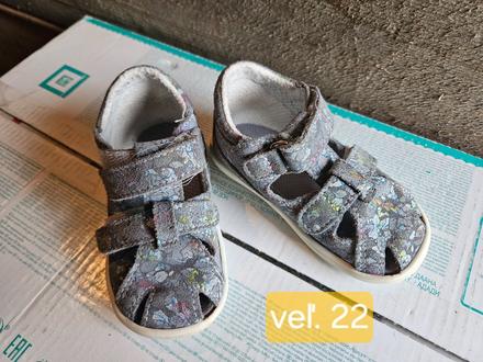 Dievčenské sandálky veľ. 22, 22