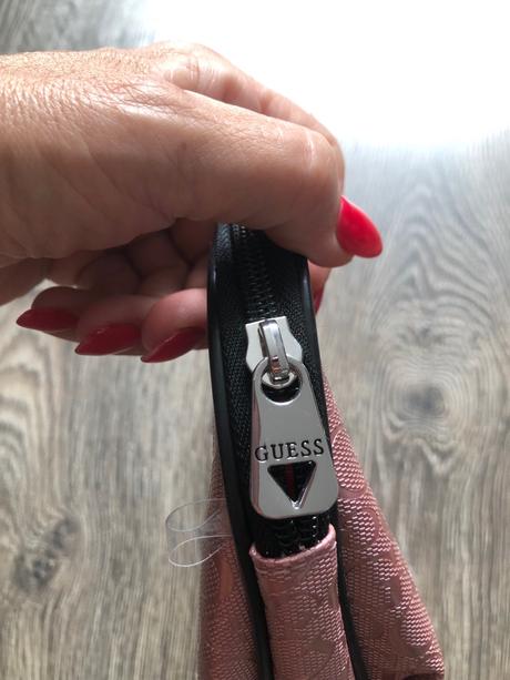 Guess kozmetická tasticka, 