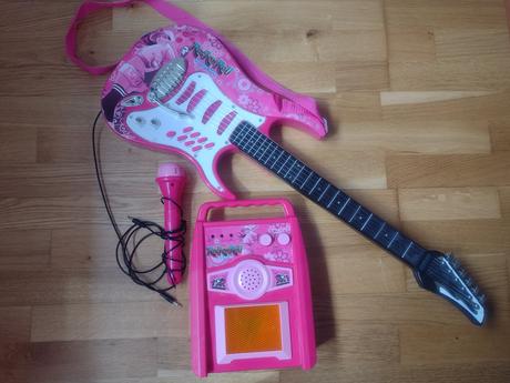 Gitara, mikrofón a reproduktor, 