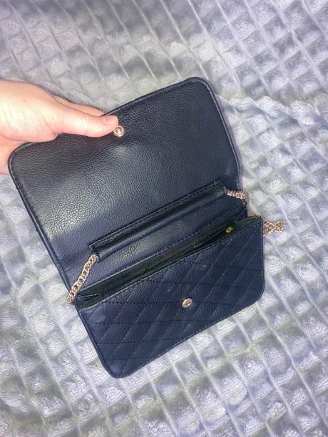 Čierna mala kabelka, 