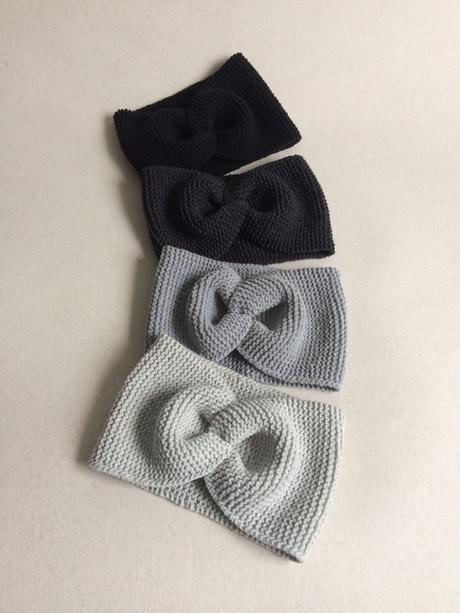 Pletené čelenky v sivých odtieňoch,