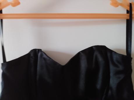 Čierne minišaty, lipsy london,s