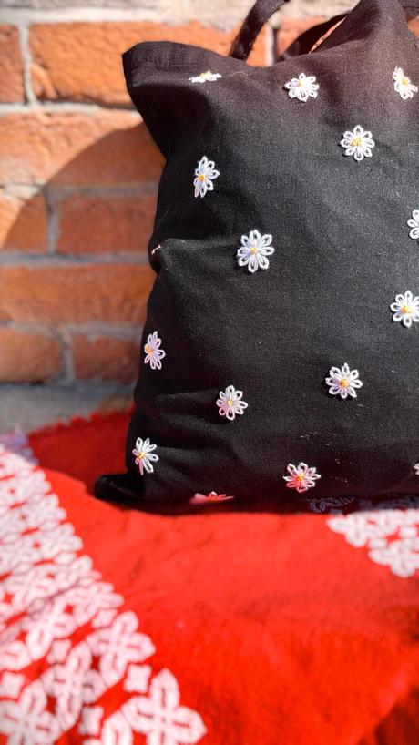 Plátené, ručne vyšívané tašky,