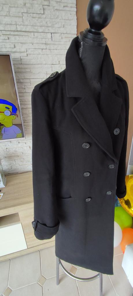 Dlhý čierny kabát, m