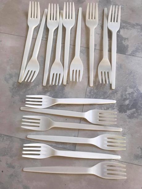 Jednorázový plastový príbor,