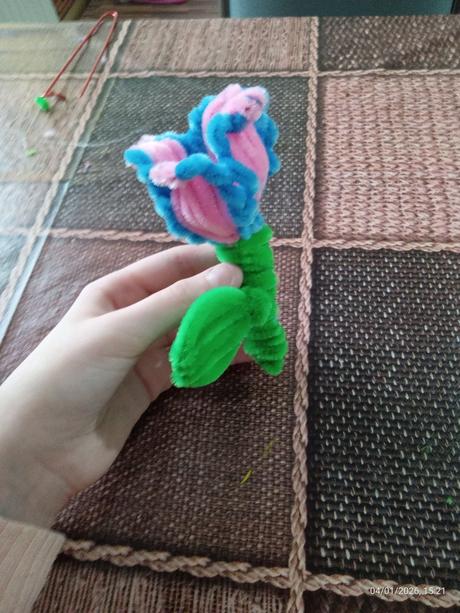 Farebné kvietky zo stonkou, 