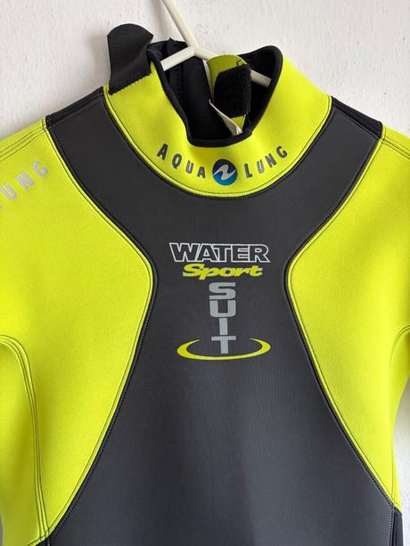 Aqua lung kratky znackovy neopren m4 malo noseny o,
