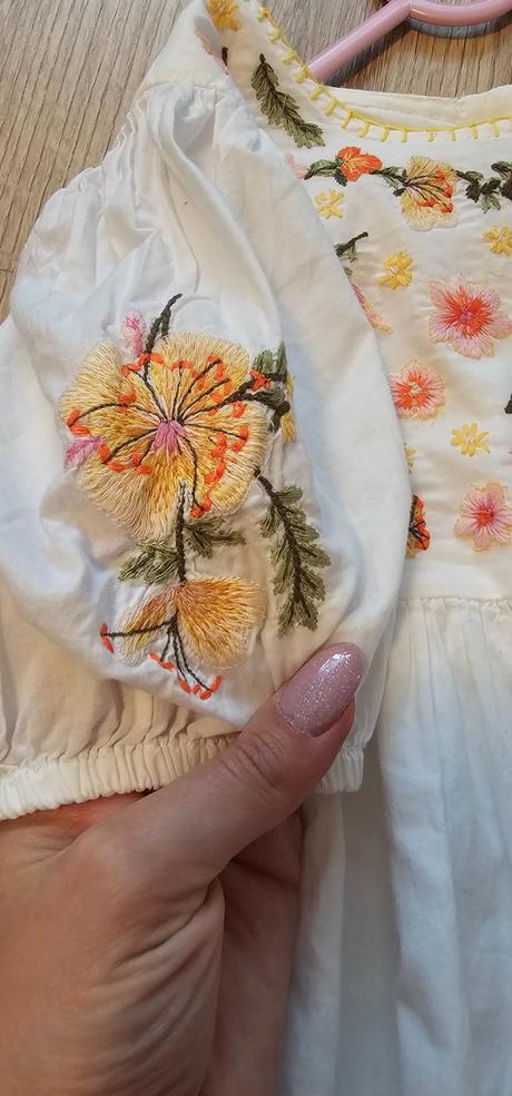 Vyšívané šaty, next,116