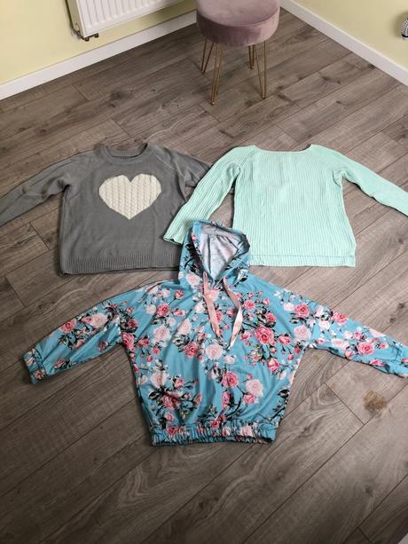 Svetríky a mikina s/m, s