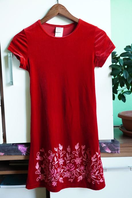 Detské červené šaty, 152