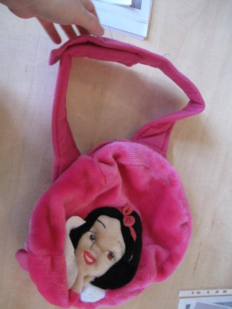 Dievčenský rupsak so snehulienkou, 