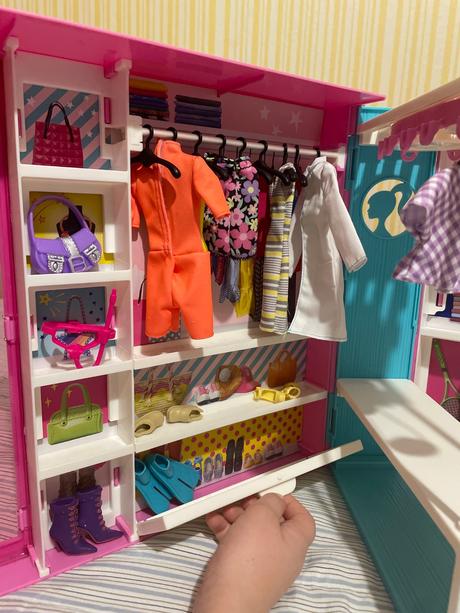 Barbie domček- šatník, 