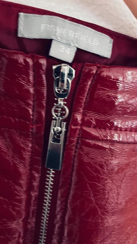 Koženková sukňa, 34