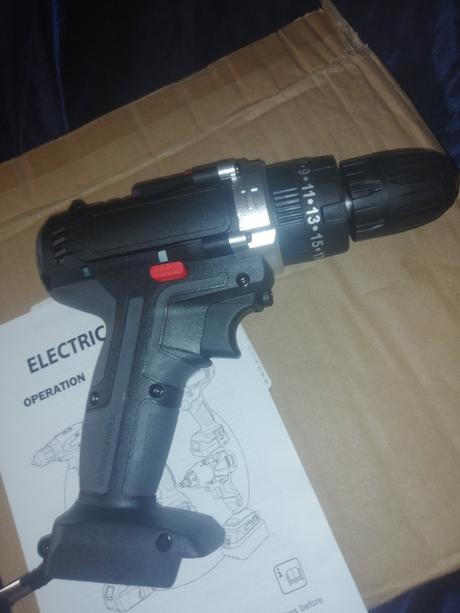 Vŕtačka a 2 baterie, 