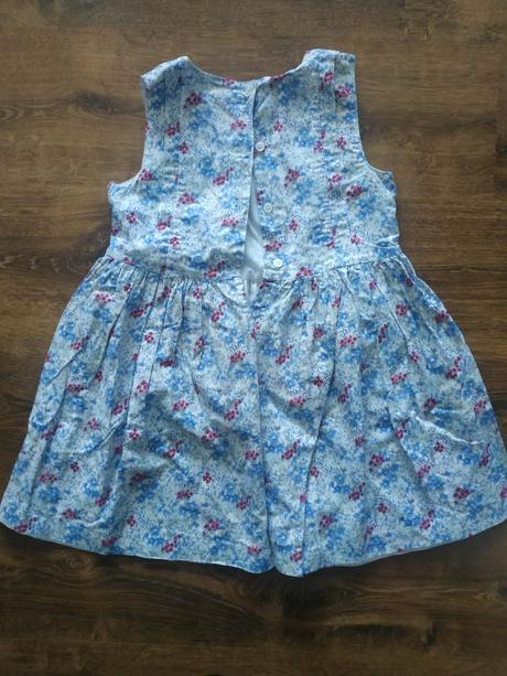 Kvietkovane šaty, 122