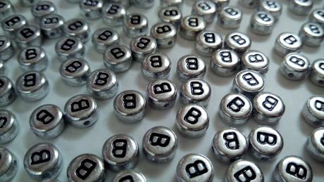 Korálky písmenka strieborné b, 