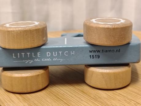 Drevený traktor pastelovomodrý little dutch 12,5cm, 