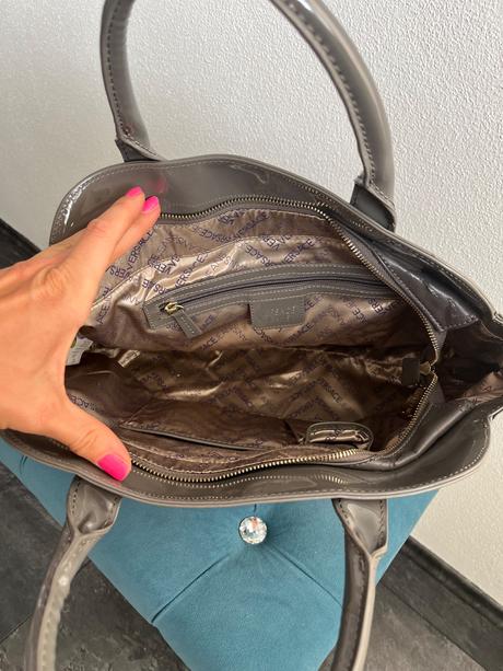 Kabelka lakovaná zn. versace, versace