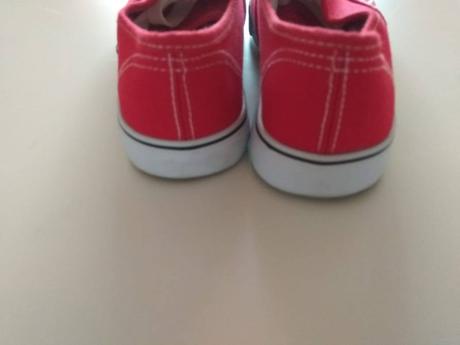 Červené tenisky, 36