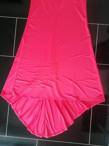 Dlhá červená sukňa, m