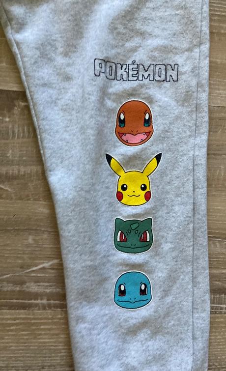 Pekné pokémon tepláčiky, sinsay,128