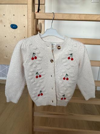 Svetrik na gombiky ceresne, f&f,92