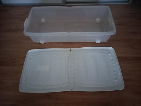 Mix hračiek plus ulozny box 10 euro spolu,