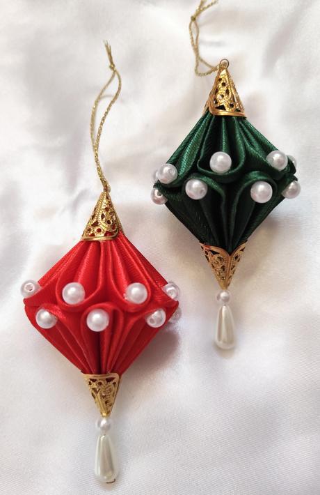 Vianočný saténový cencúľ, 