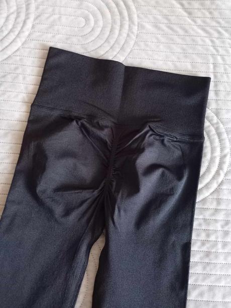 Dámske čierne push up legíny - veľkosť s, s