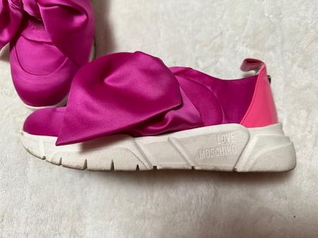 Sneakersy s mašľou zn. love moschino originál, 40