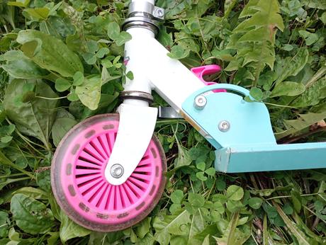 Detská kolobežka lol,