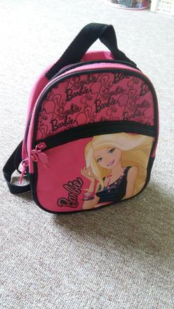 Krasny barbie ruksacik,