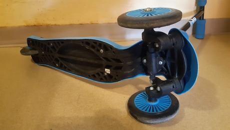 Predám modrú detskú kolobežku., 