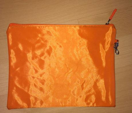 Väčšia taštička avon, avon