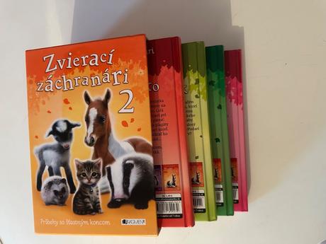 4 knihy zvierací záchranári v puzdre.,