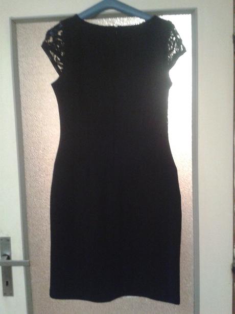 Bieločierne šaty, 39