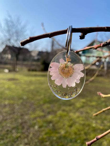 Ručne vyrobené živicové kľúčenky, 