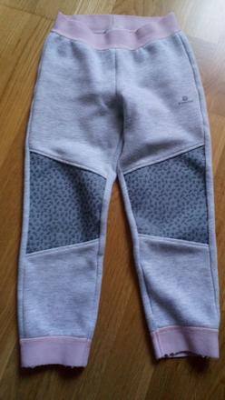 Tepláky, domyos,104