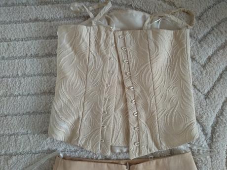 Spoločenské šaty, 36