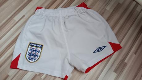 Kratasy futbalove, umbro,110