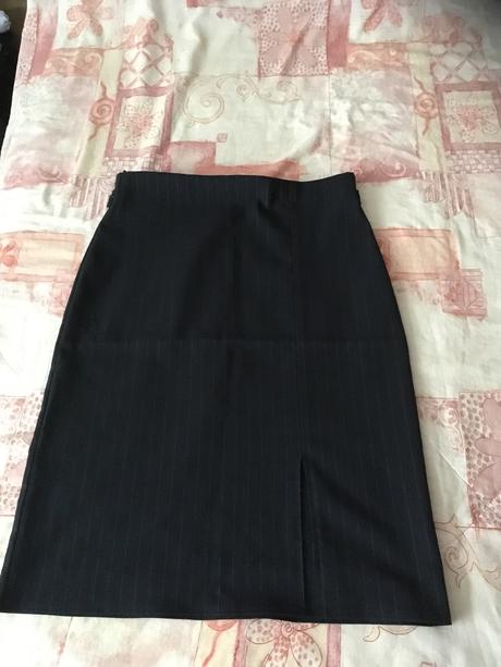 Sukňa po kolena, 44