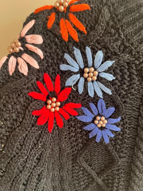 Pulover s vysivkou, l