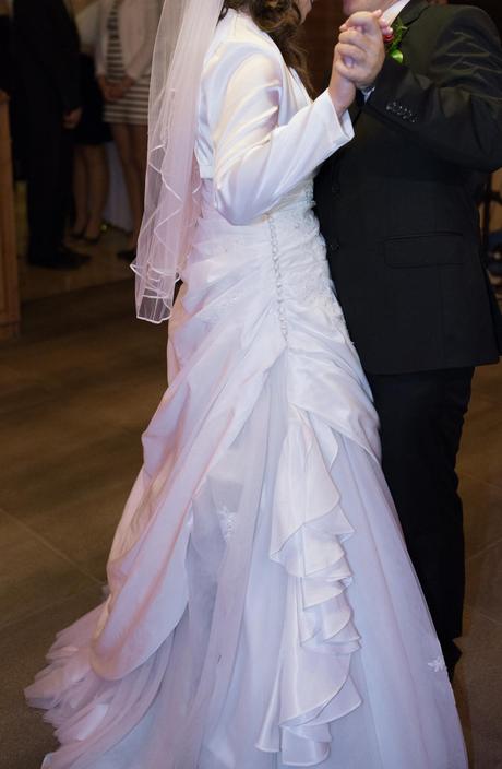 Svadobné šaty + 2 vesty, 38