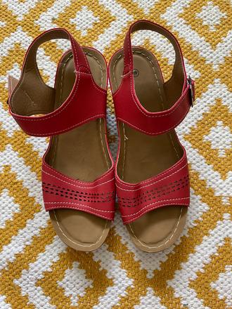 Sandáliky na podpätku, 40