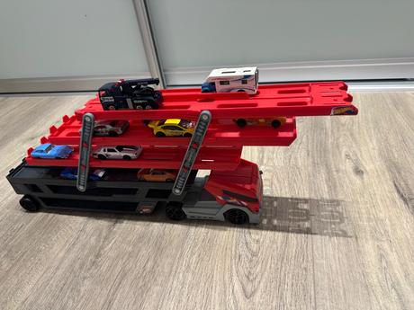 Prepravný kamión hot wheels,