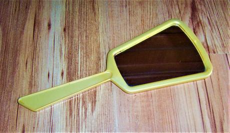 Zrkadielko pre malú parádnicu, 